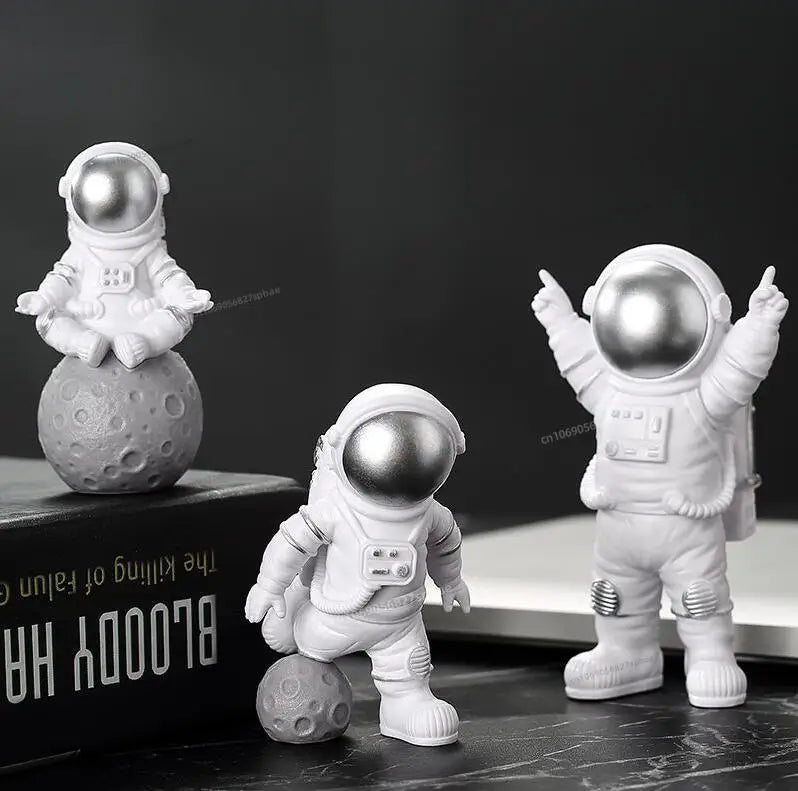 4 pcs Astronaut Figure Statue Figurine Spaceman Sculpture Educational Toy