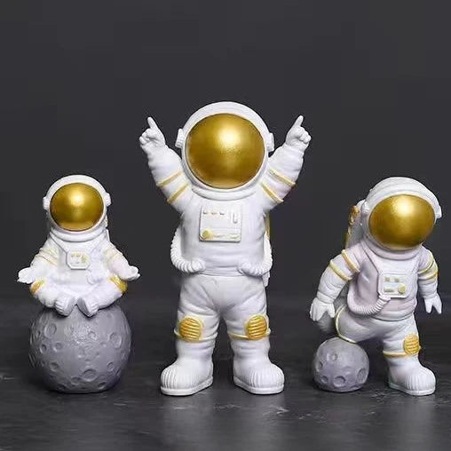 4 pcs Astronaut Figure Statue Figurine Spaceman Sculpture Educational Toy