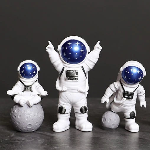 4 pcs Astronaut Figure Statue Figurine Spaceman Sculpture Educational Toy