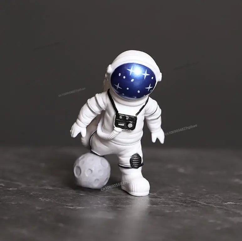 4 pcs Astronaut Figure Statue Figurine Spaceman Sculpture Educational Toy