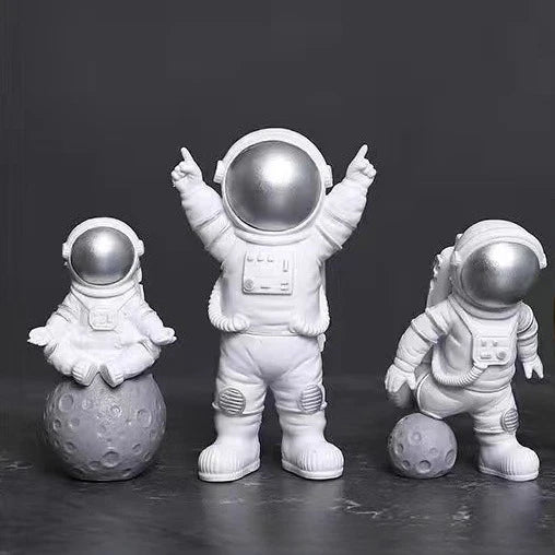 4 pcs Astronaut Figure Statue Figurine Spaceman Sculpture Educational Toy