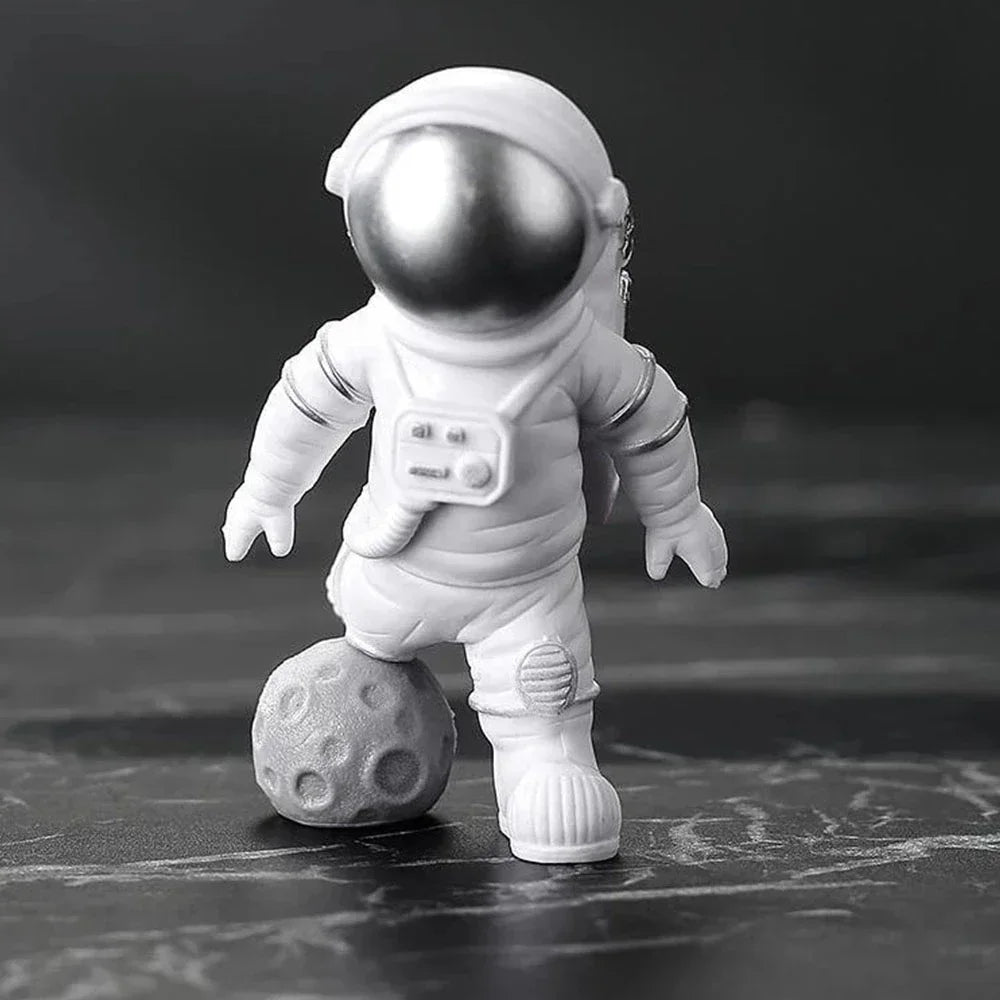 4 pcs Astronaut Figure Statue Figurine Spaceman Sculpture Educational Toy