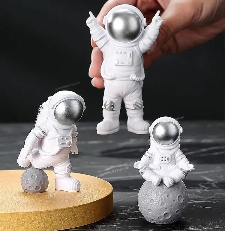 4 pcs Astronaut Figure Statue Figurine Spaceman Sculpture Educational Toy